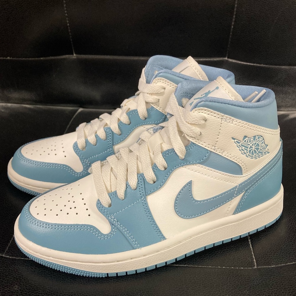 Jordan 1 Mid UNC 2022 Women’s